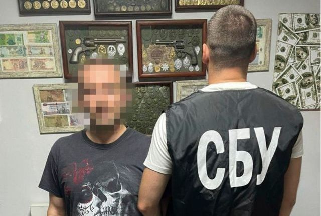 Правоохоронці та підозрюваний