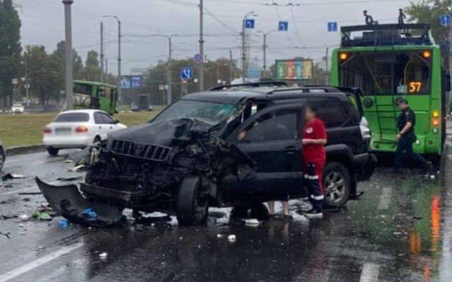 В Харькове 8 человек пострадали в массовом ДТП (фото)