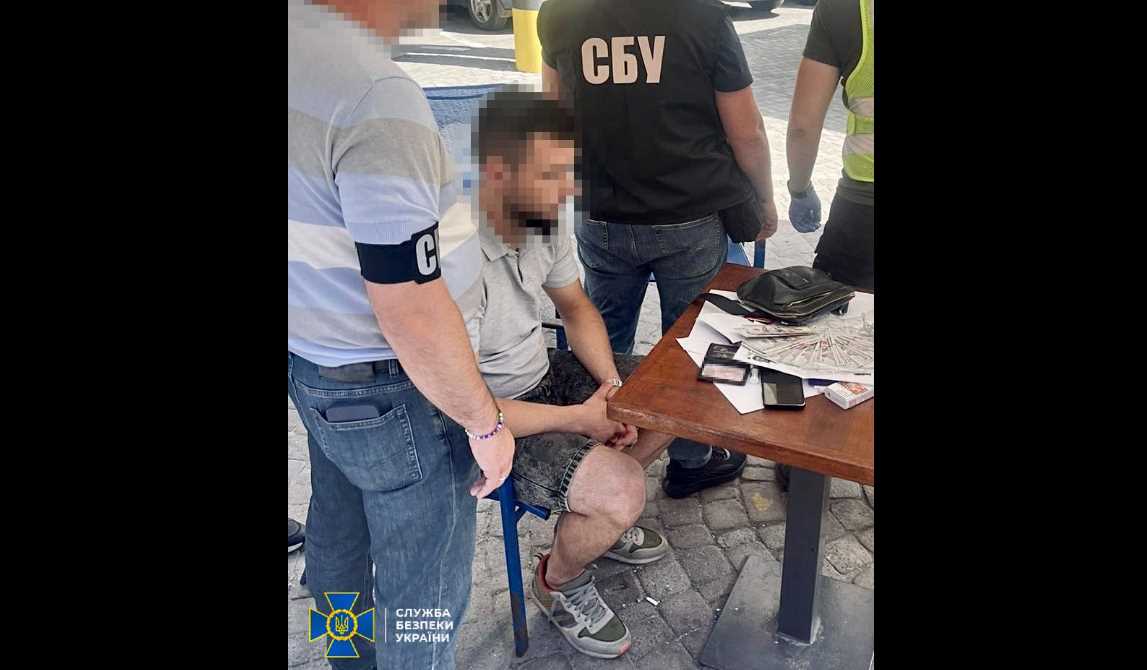 Харьковчанин препятствовал прохождению призывниками медкомиссии, и требовал 8,5 тыс. долларов за "помощь"
