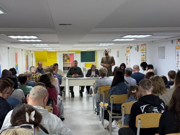 «Турбота поруч»: у передмісті Харкова відбулася зустріч для ветеранів та їхніх родин