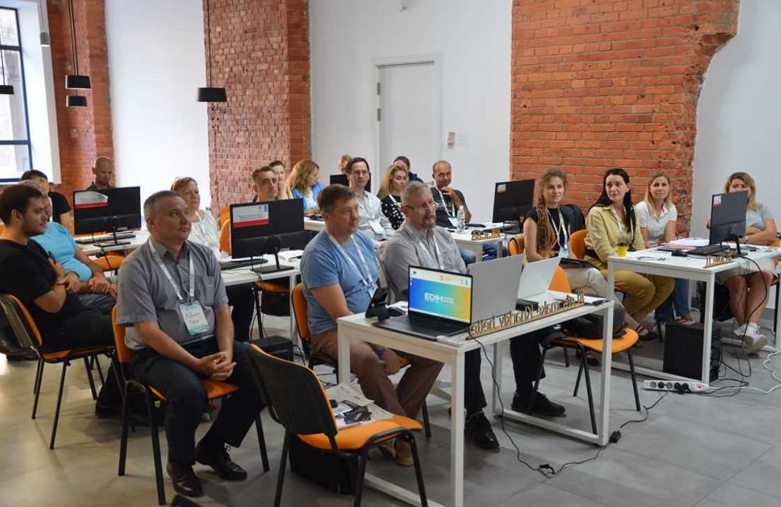 Харківських чиновників і освітян навчать збирати інформацію та використовувати ШІ