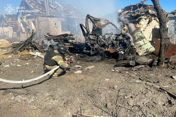 Армия РФ разбомбила несколько домов в Харьковской области (фото)