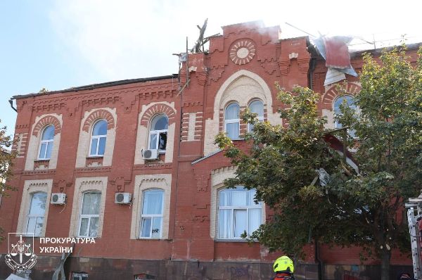 Відео наслідків прильоту БПЛА по будівлі Харківського фармуніверситету