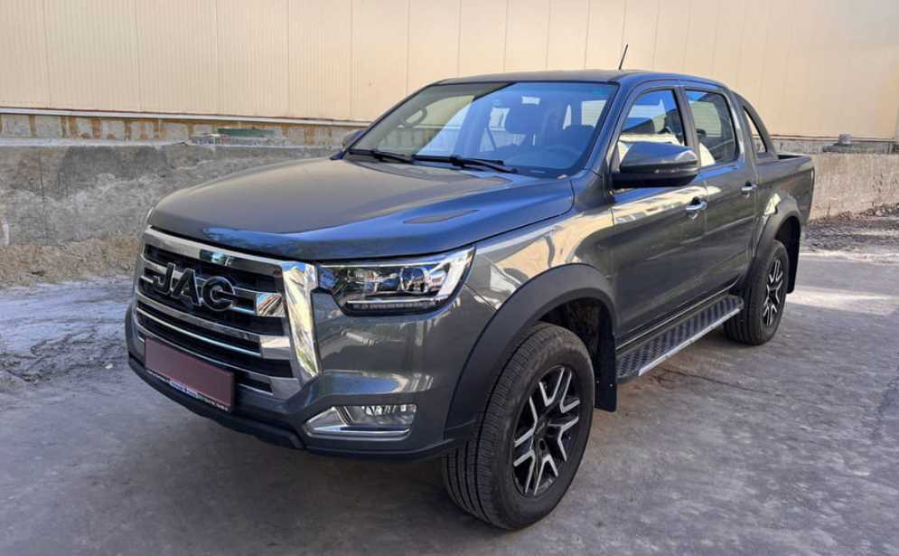 Защитникам Харьковской области передали автомобиль JAC T8