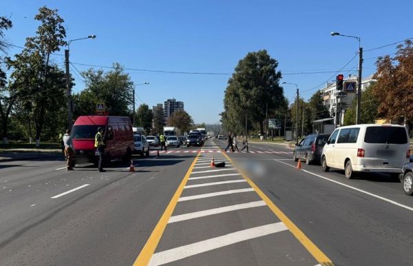 В Харькове микроавтобус насмерть сбил человека