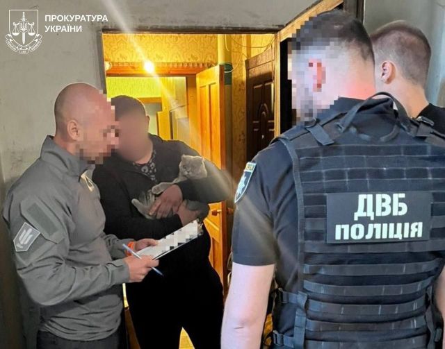 Правоохоронці і підозрюваний