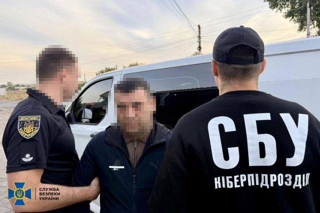 Правоохоронці та підозрювані