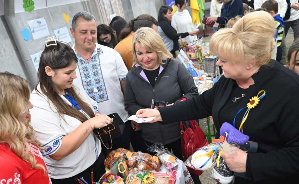 У Харківській метрошколі відбувся благодійний ярмарок (фото)