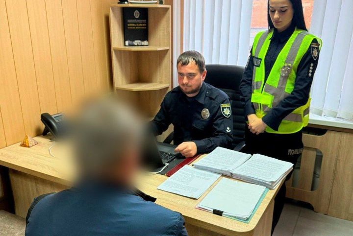 Правоохоронці і підозрюваний