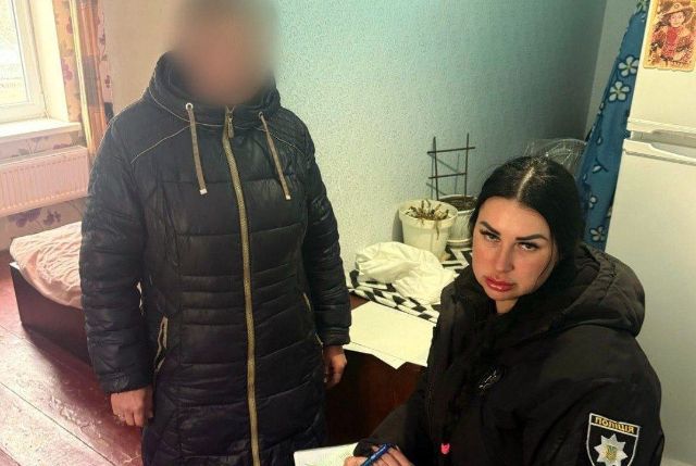 Поліцейська та потерпіла