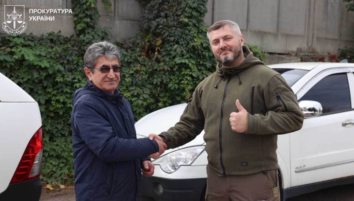 Незаконно завезенные под видом гуманитарки авто передали в ВСУ