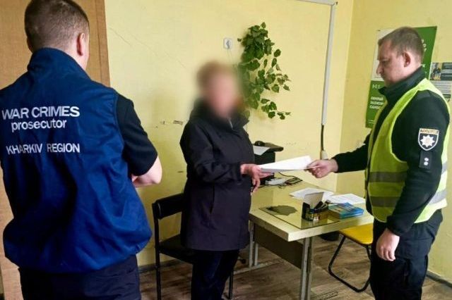 Правоохранители и подозреваемая