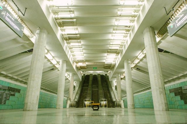 Станция метро «Метростроителей»
