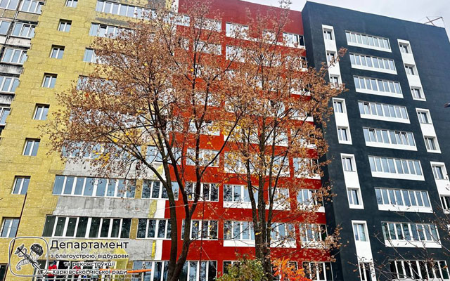 У Харкові триває ремонт багатоповерхівки на вулиці Наталії Ужвій (фото)