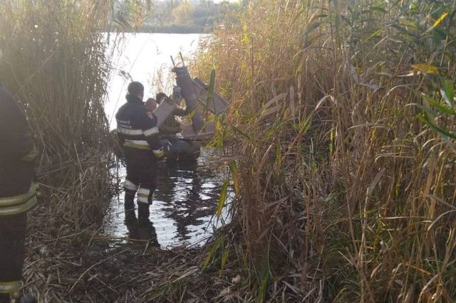 Дістали безпілотник із водосховища