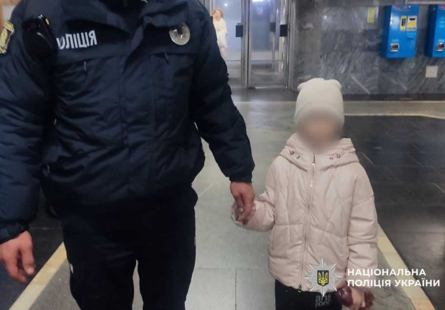 В Харьковском метро бабушка потеряла внучку