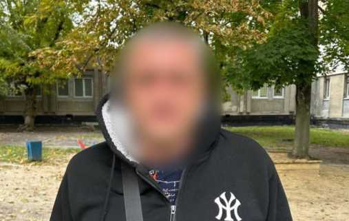 П'яний водій наполегливо пропонував хабар поліцейським, але ті не оцінили наполегливість