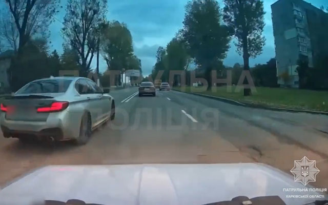 В Харькове поймали 3 водителей, которые ехали на красный (видео)