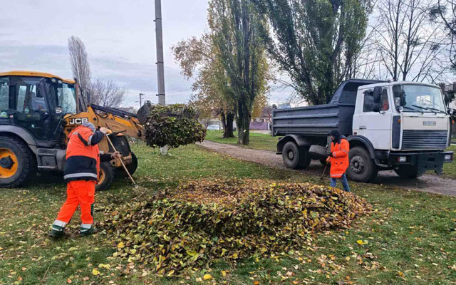 В Харькове прошла осенняя толока с участием более 1,3 тыс. коммунальщиков (фото)