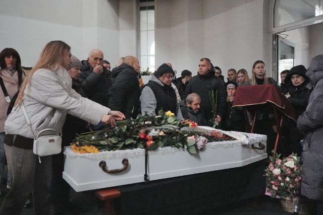 На Харківщині поховали 17-річну чемпіонку, яку вбив російський "Іскандер" (фото)