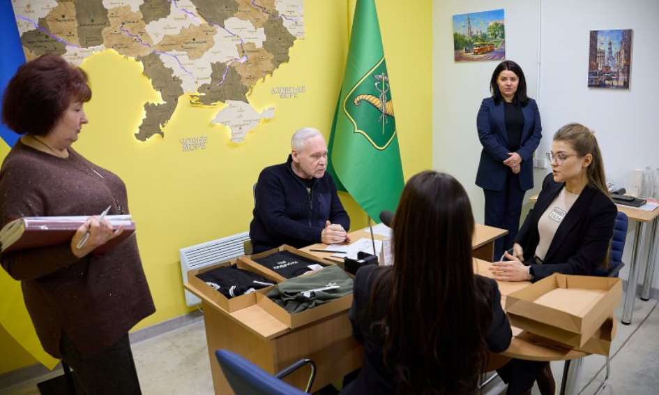 Мэр встретился с харьковчанами и поручил подчиненным решить вопросы горожан