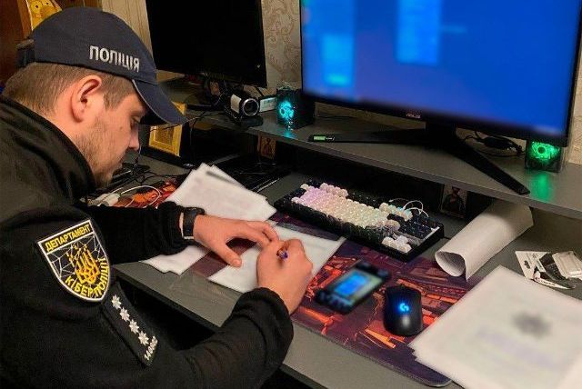 Поліцейський і комп’ютер
