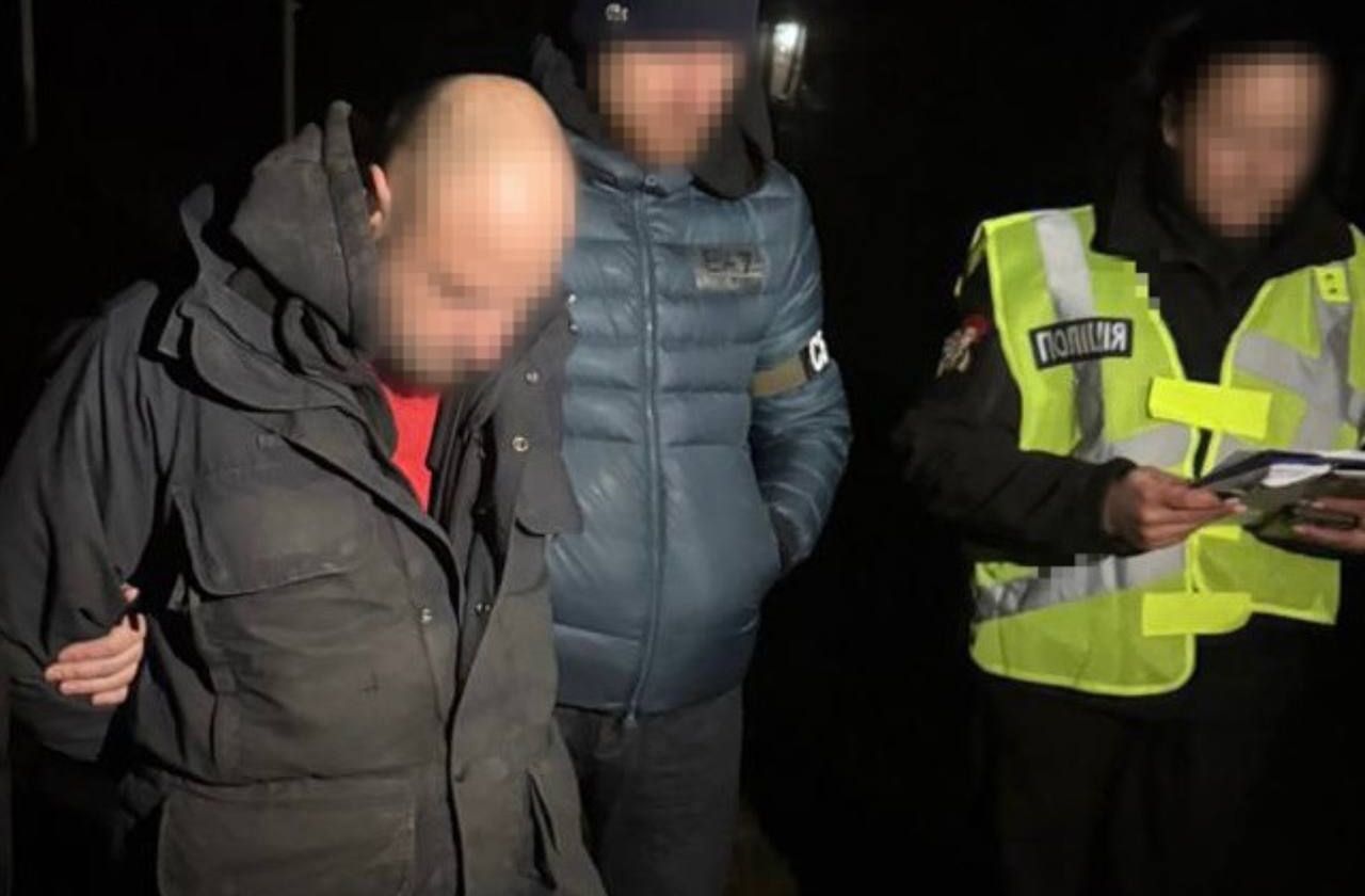 Правоохоронці та затриманий