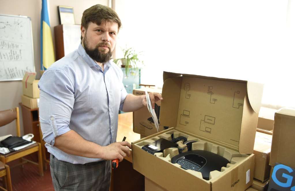 Харківський ВНЗ отримав обладнання від Logitech завдяки випускнику, який там працює