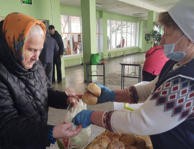 У Харкові щодня безкоштовно роздають 50 тисяч обідів