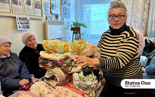 "Щоб вони жили": харків'янки з Салтівки шиють білизну для фронту зі старих простирадл (фоторепортаж)