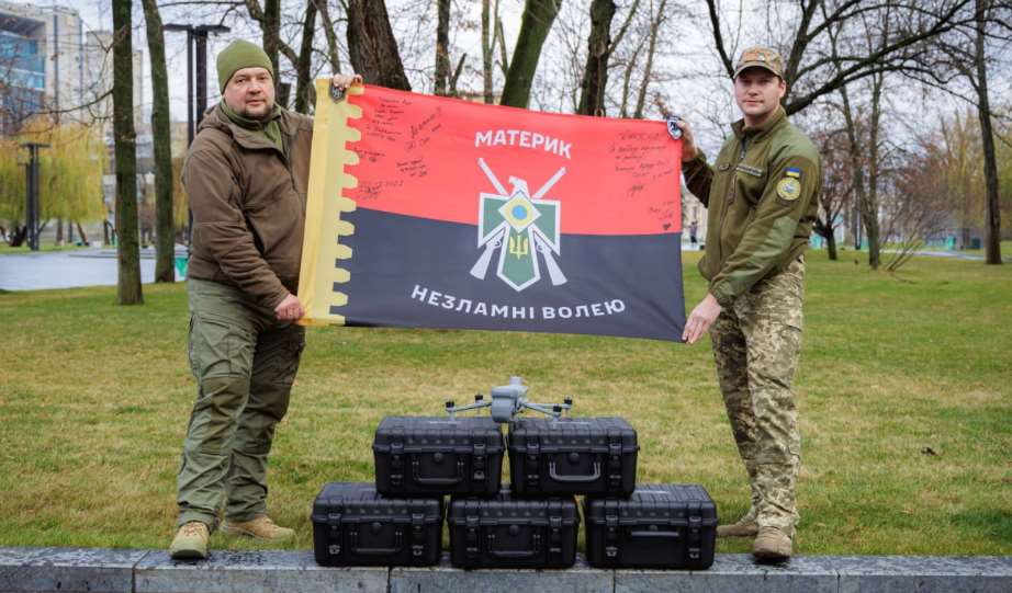 Харківська ОВА спільно з благодійниками передала захисникам квадрокоптери