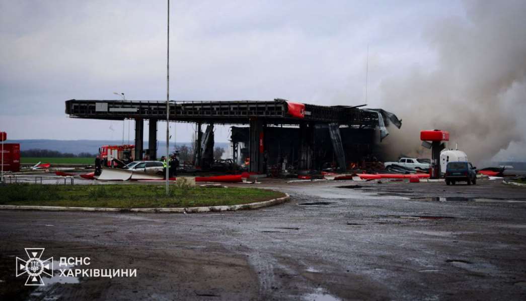 В Харьковской области под обстрел попала АЗС (фото)
