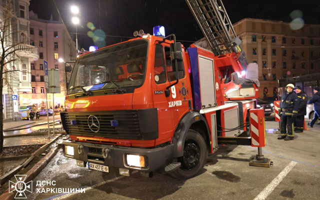 РФ вдарила "Молнією" по центру Харкова: приліт - у будівлю, що належить міськраді (фото, вiдео)