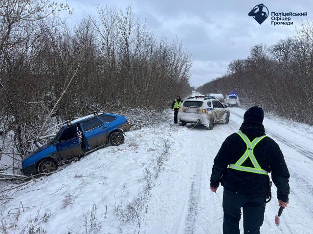 Неподалік Харкова машина вилетіла з дороги (відео)