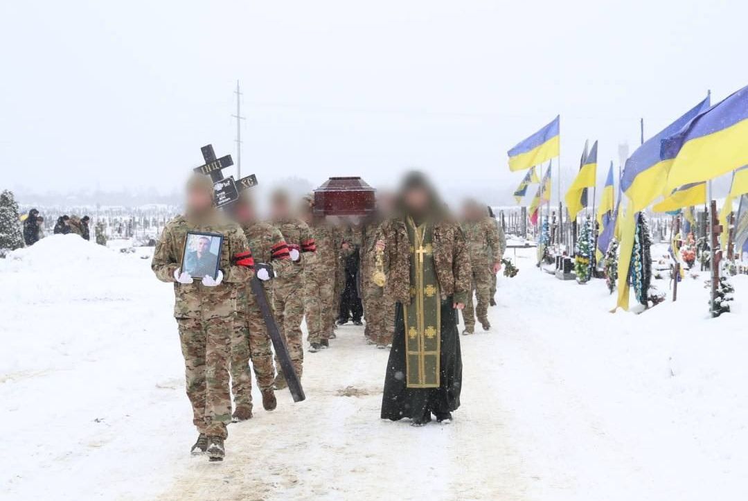 Ховають героя