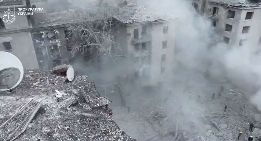 Як виглядає центр Харкова після ракетної атаки. Відео з коптера