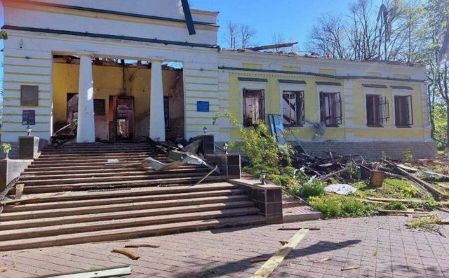 Разрушенный памятник