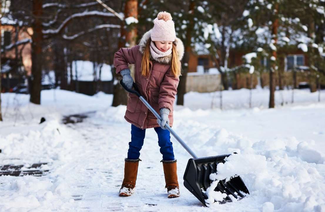 Прибирання снігу біля будинку. Корисно знати