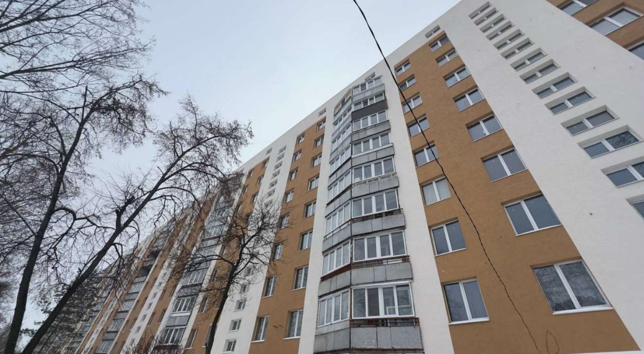 У Харкові, на Салтівці, замінюють ліфти (фото)