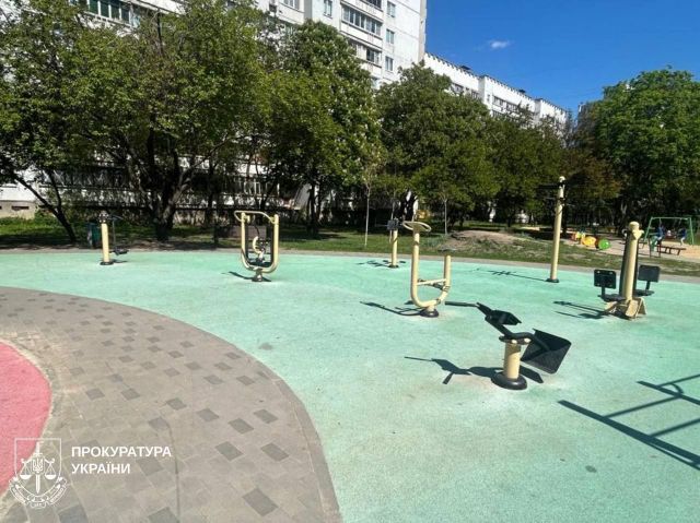 Харьковский предприниматель вернул 830 тысяч, которые украл на ремонте детской площадки