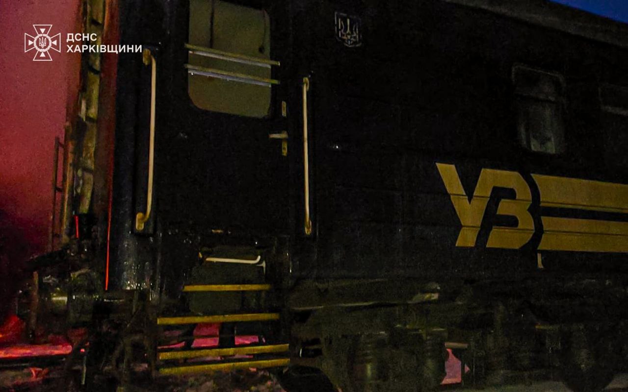 Удар по поезду в Харьковской области: фото и видео
