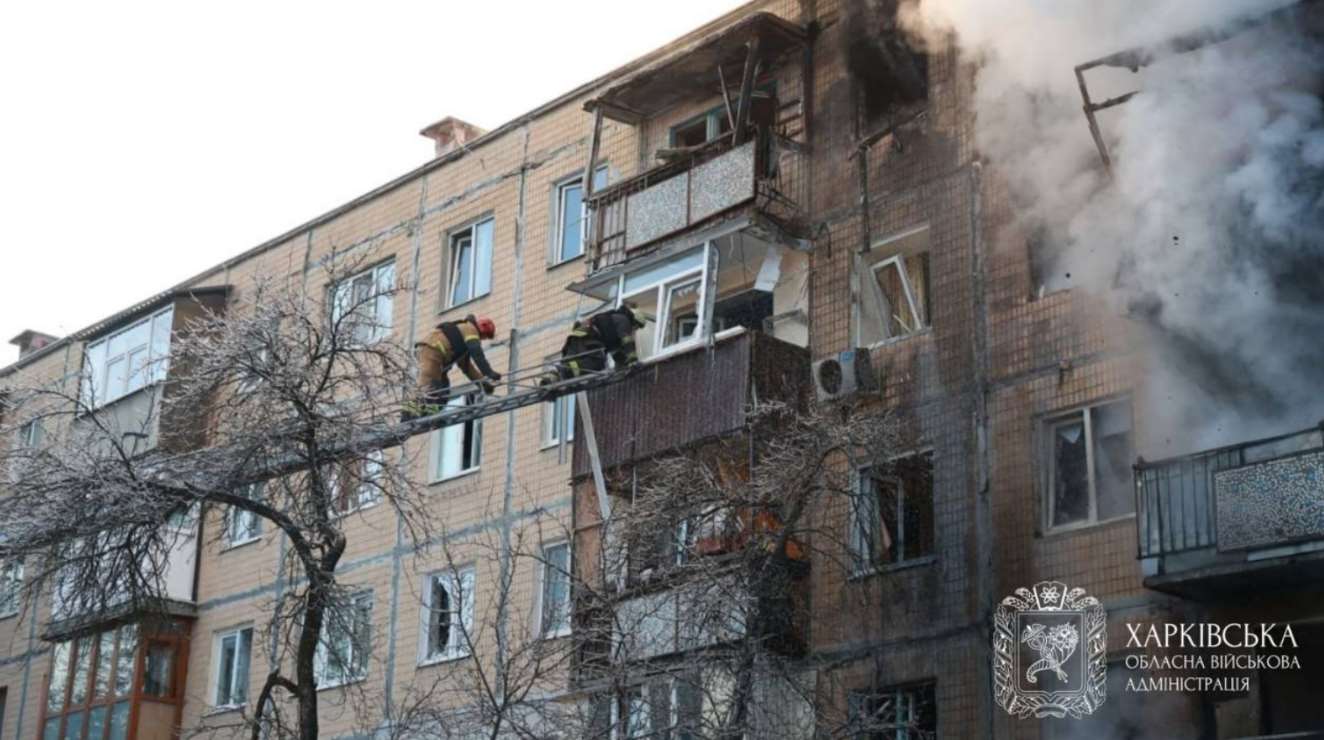РФ ударила «Шахедом» по жилому дому в Харькове: выгорели три этажа (дополнено)