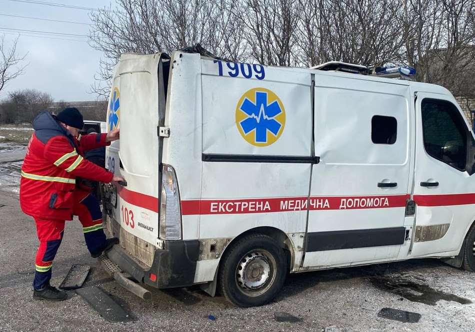 РФ атаковала дроном "Ланцет" выдачу гуманитарки в Изюмском районе: двое раненых