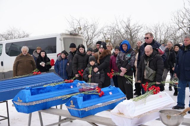 В Харьковской области похоронили Григория Шикулу и троих его детей, убитых российским беспилотником