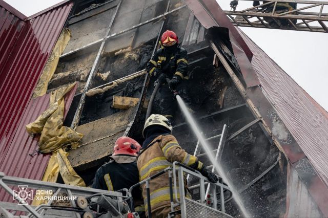 В Харькове горел спорткомплекс вуза (фото)