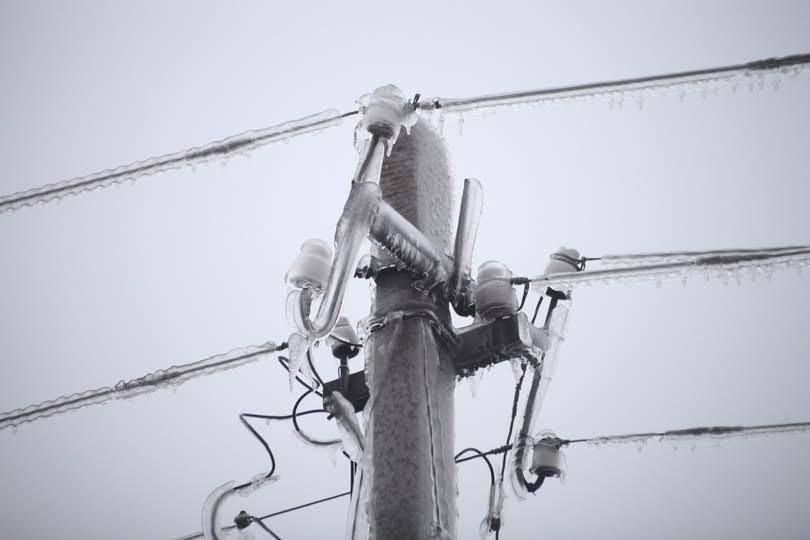 Обледеневшие провода