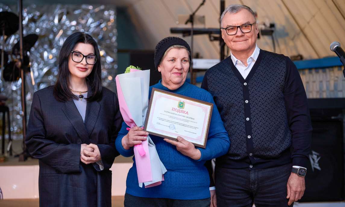 В Харькове сотрудниц АО «Укрэнергомашины» наградили к 8 марта
