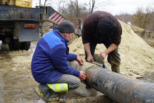 Труби 1908-го та 1924-го років: у передмісті Харкова через аварію тиждень не було води