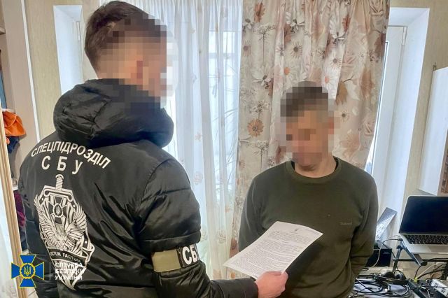 Правоохоронець та підозрюваний