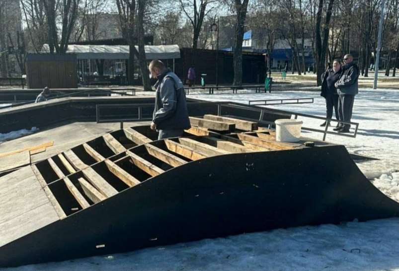 Скейт-парк біля метро «Палац спорту» в Харкові оновлюють після 5 років роботи
